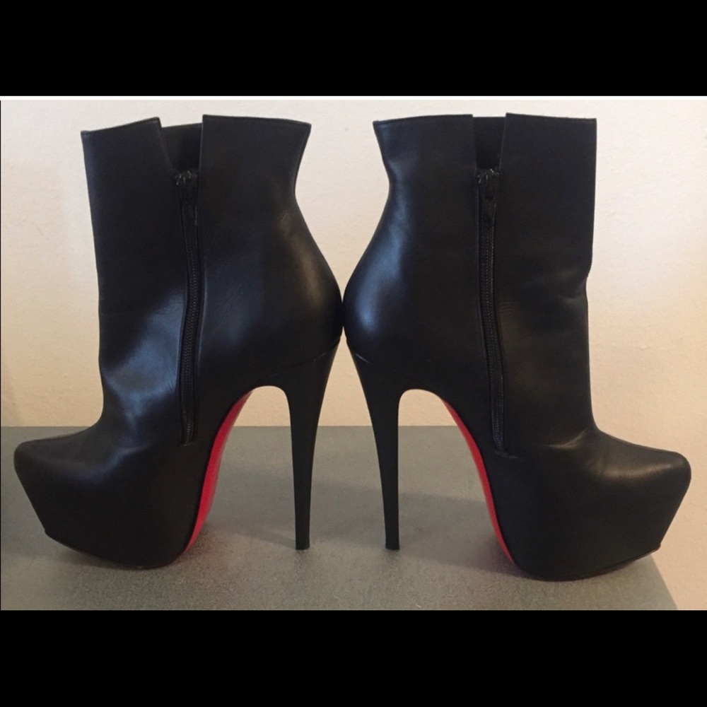 🎁FLASH SALE🎁 Christian Louboutin lady Daff boots size 8.5